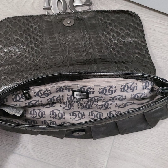 Guess Clutch - Picture 5 of 5